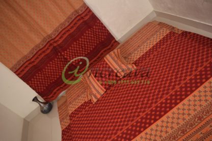 Meroon biskit bed cover