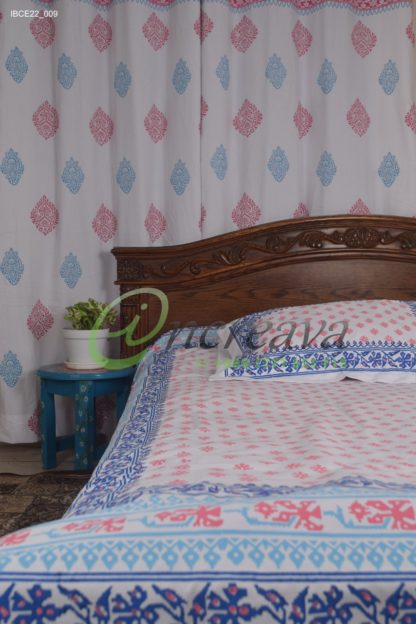 White Jamdni Blue Pink bed cover